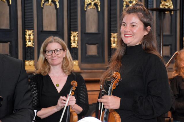 Stiftskirche Waldhausen: Alles Gute Anton Bruckner! Sängerinnen und Sänger, Musikerinnen und Musiker, Organistinnen, Grein Brass, Greinissimo, Kirchenchor Waldhausen, Coro Danubio bejubelt!  | Foto: Robert Zinterhof