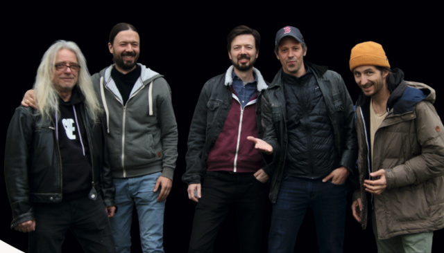 Chri &amp; His Soulmates - live im factory Verein Friedrichshof mit groovy rythm 
(v.l.) Markus Mattle (b), Gerald Allacher (dr), Georg Allacher (guit), Christoph Huber (guit/voc), Christian Mahr (sax) | Foto: Chri &amp; His Soulmates