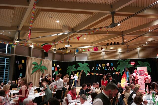 Das BG/BRG Weiz feierte wieder ihr alljährliches Tanzkränzchen.