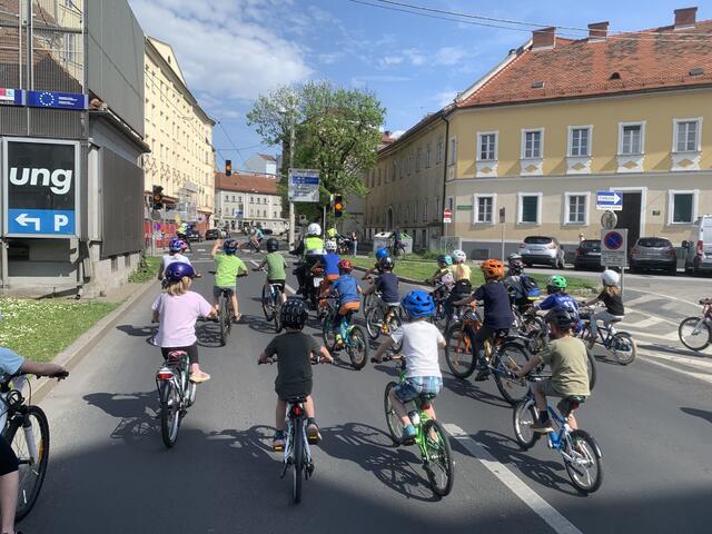 Mit dem Event soll auf mehrere Forderungen zu mehr Angeboten und mehr Sicherheit für Radlerinnen und Radler hingewiesen werden. | Foto: MoVe iT Graz