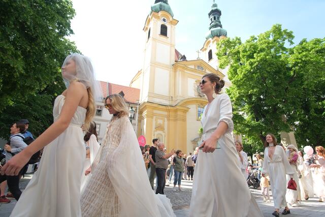 Auch eine spontane Modenschau wurde geboten. | Foto: Roland Ferrigato