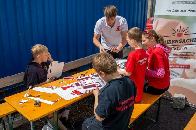 Gebastelt wurde ebenso. | Foto: Freiwillige Feuerwehr Steinbach