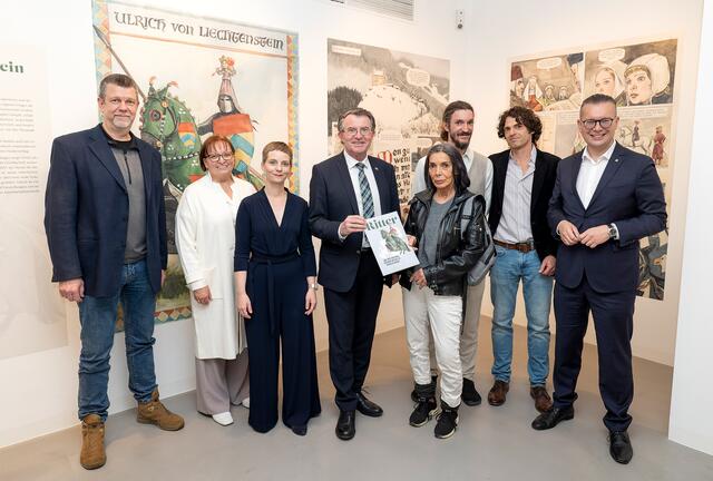 Andreas Binder (Verein Historia Vivens), Museumsleiterin Eveline Klein, Kunst- und Kulturvermittlerin Julia Schlager, Kulturstadtrat Franz Piribauer, Künstlerin Christine Buchner, Kurator Sebastian Buchner, "Der Kaiser. Maximilian I." Graphic Novel-Autor Giulio Carmagni und KTM-Aufsichtsratsvorsitzender Bundesrat Matthias Zauner. | Foto: Stadt Wiener Neustadt/Weller