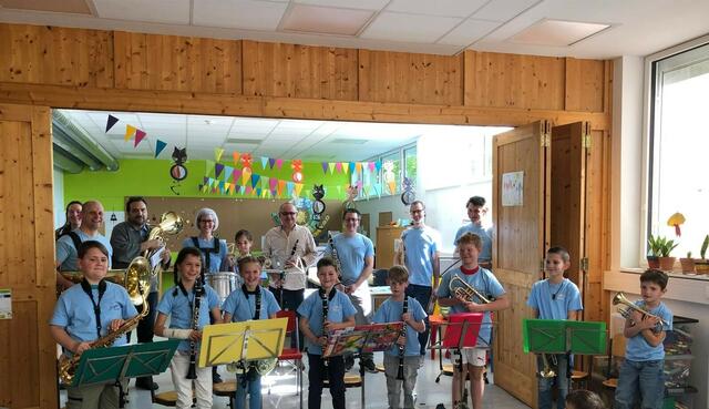 Musikschüler, Musikvereinsmitglieder und Musiklehrer musizierten das erste Mal gemeinsam.