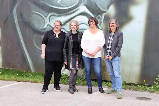 Manuela Gritzer (INNOS), Regina Unterguggenberger (Kulturspur Osttirol), Claudia Moser (Aguntum) und Silvia Prock (Junge UNI Innsbruck) freuen sich auf viele junge TeilnehmerInnen, die viel Neugierde mitbringen. | Foto: Lea Mayr
