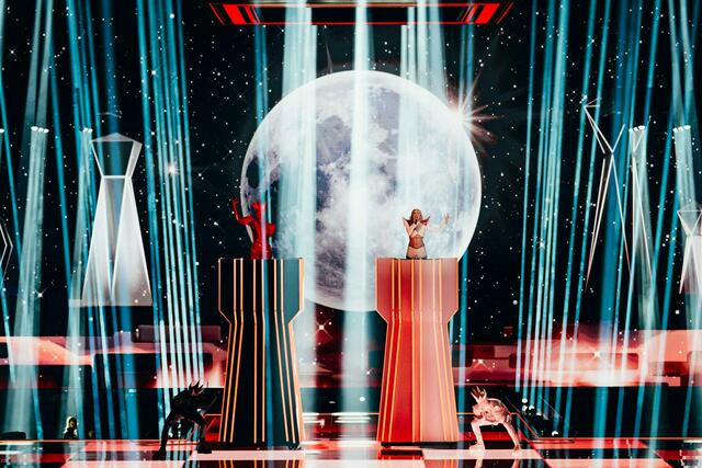 Die schwarz-weißen Türme sollen Freiheit und Stärke symbolisieren, erklärte die Polin Luna im Vorfeld. | Foto: Sarah Louise Bennett / EBU
