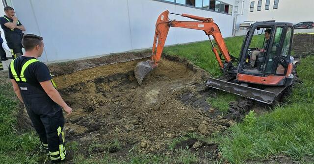 Beim Einsatz mussten Grabungsarbeiten durchgeführt werden. | Foto: FF Parndorf