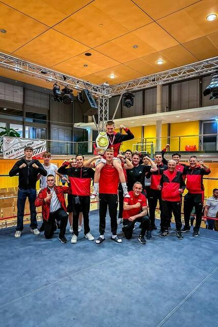 Der Höhepunkt des Abends waren die beiden errungenen Titel des Box Club Oberndorf. | Foto: Ja zu Oberndorf