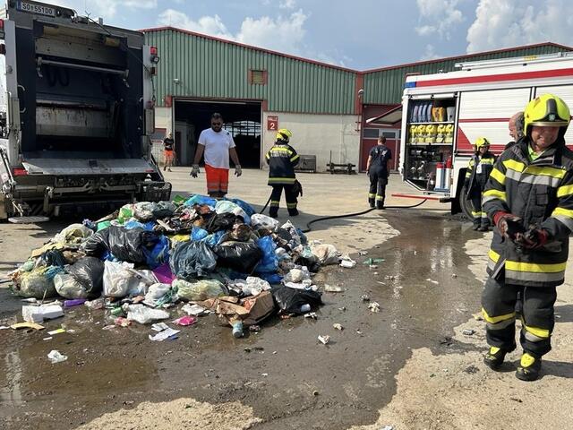 In August 2023 geriet in Leibnitz ein Abfallssammelfahrzeug der Firma Saubermacher in Brand: Eingesetzt waren 16 Personen der Feuerwehr Kaindorf an der Sulm, das TLF und das RLF Kaindorf.