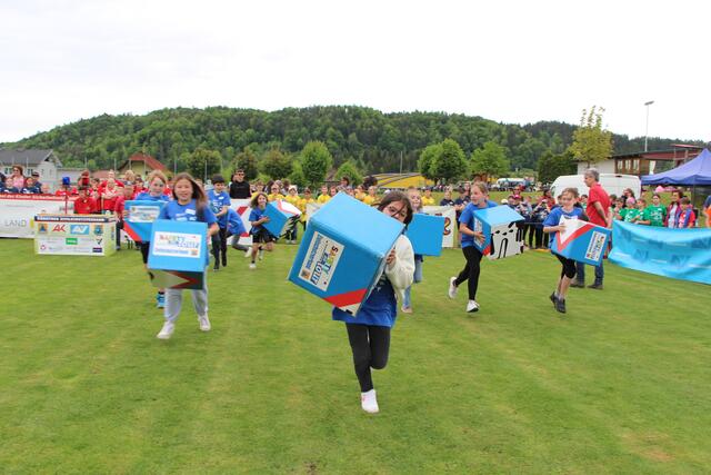 Würfel an die Aufbaulinie bringen. | Foto: KZS/AUVA M. Lippitsch