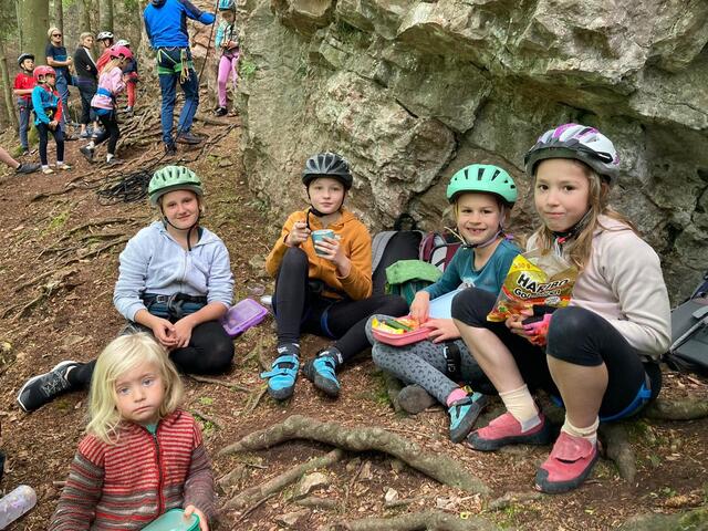 Schnupperklettern für Kinder in Frankenfels am Schraumbachfelsen.  | Foto: Naturfreunde Frankenfels