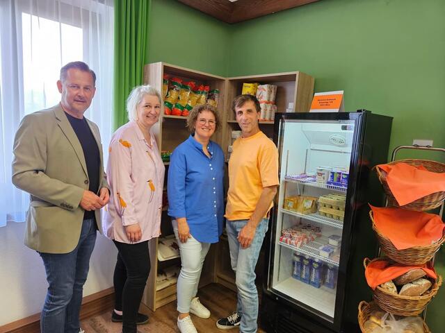 Bgm. LAbg. Andreas Thürschweller mit Sonja Kutschi und Eva Enzi sowie GR Günter Wagner. | Foto: MG Eibiswald