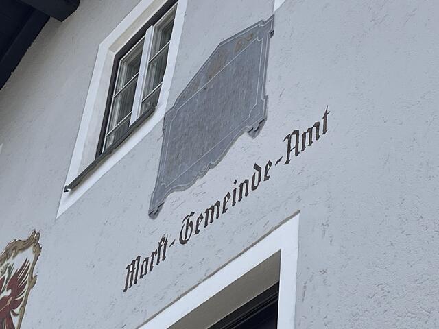 Ausgedient: Der Schriftzug Markt-Gemeinde-Amt wird wohl bald verschwinden. | Foto: Reichel