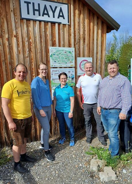 Markus Winter, Roswitha Zach, Renate Kainz, Eduard Köck undChristoph Kadrnoschka (v.l.) freuten sich über den gelungen Aktivtag. | Foto: Die Bäuerinnen im Bezirk Waidhofen/Thaya
