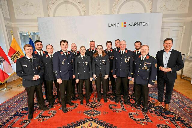 Im Spiegelsaal wurden wieder Katastropheneinsatzmedaillen an Kärntner Feuerwehrleute verliehen. | Foto: LPD Kärnten/Bauer