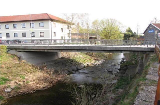 Die Feilbachbrücke in Vöcklamarkt ist in die Jahre gekommen.  | Foto: Land OÖ