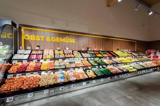 Obst und Gemüse gibt es etwa bei Bahnhofs-Supermärkten. | Foto: Christian Dusek/BILLA MERKUR Österreich