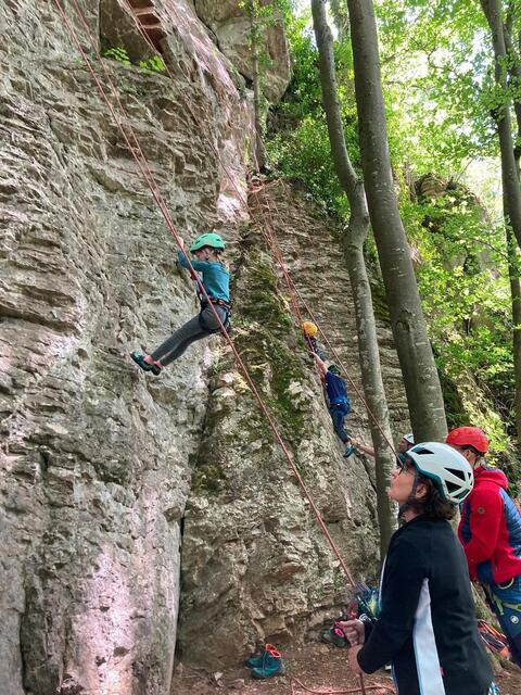 Schnupperklettern für Kinder in Frankenfels am Schraumbachfelsen.  | Foto: Naturfreunde Frankenfels