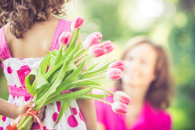 Blumen, Zeit und Liebe – darüber freuen sich Mütter am meisten. Die Steirerinnen und Steirer geben für den Muttertag rund 32 Millionen Euro aus. | Foto: stock.adobe.com/Sunny studio 