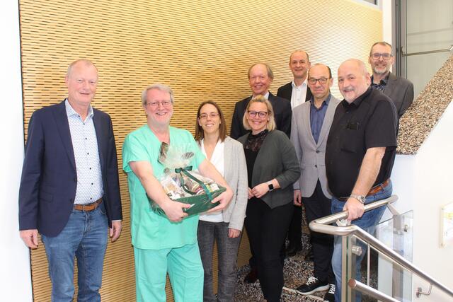 Ärztlicher Direktor Christian Helmreich, Medizinalrat und Oberarzt Michael Böhm, ärztliche Standortleiterin Julia Dlask, Pflegestandortleiterin Maria Winkler, Geschäftsführer der Gesundheit Waldviertel GmbH Andreas Reifschneider, Assistent der Geschäftsführung der Gesundheit Waldviertel GmbH Thomas Schmallegger, kaufmännischer Direktor Franz Huber, kaufmännischer Standortleiter Karl Binder, Pflegedirektor Andreas Lausch (v.l.). | Foto: Landesklinikum Gmünd