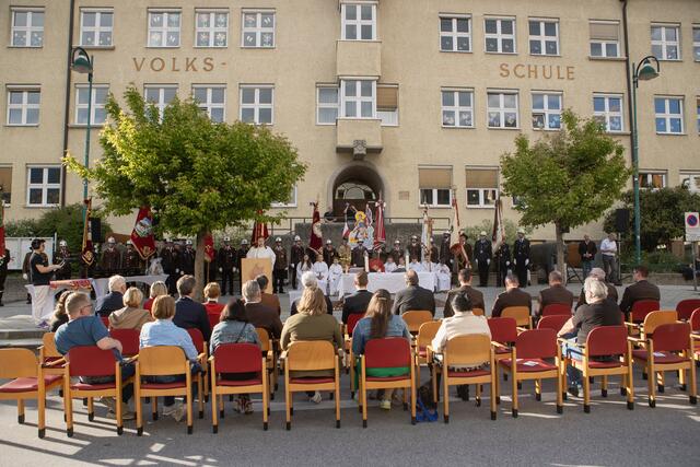 Die Florianifeier der FF Jenbach wurde bei strahlendem Wetter am Südtirolerplatz abgehalten.  | Foto: FF Jenbach