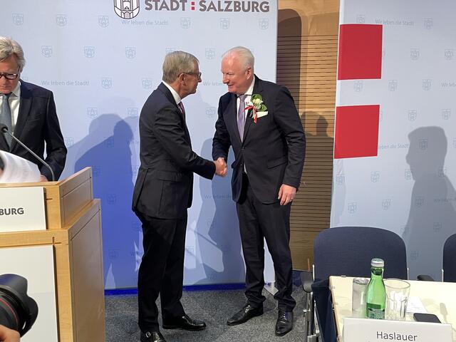 Vizebürgermeister Florian Kreibich (ÖVP) bei der Angelobung durch Landeshauptmann Wilfried Haslauer (ÖVP) | Foto: Philip Steiner