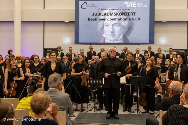 Leo Wittner und das Orchester Camerata Carnuntum. | Foto: www.cine-motion.at / Ivanek