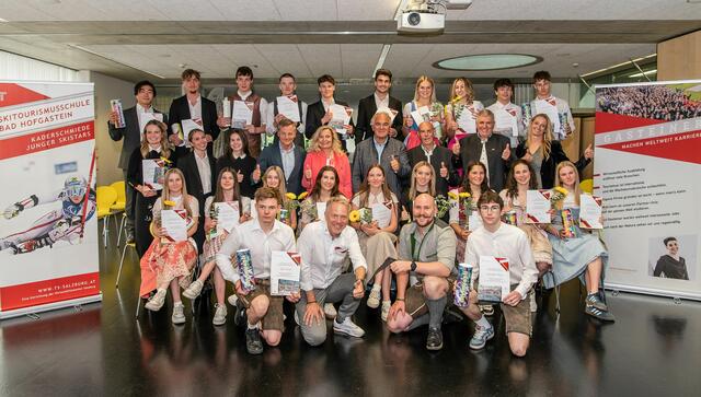 Die geehrten Schülerinnen und Schüler | Foto: Traumbild Gerhard Wolkersdorfer
