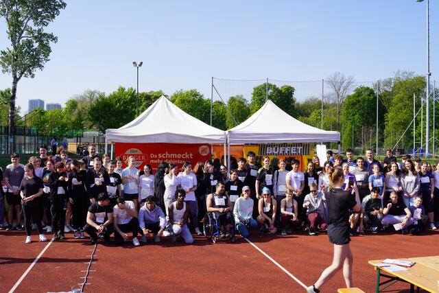 Die HLW19 war beim Friedenslauf im Prater mit dabei. Der hauseigene Portier konnte dabei besonders brillieren.  | Foto: HLW19