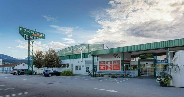 Hansi Berchtold und Johannes Marsoner setzen seit Mai auf gewohnte Qualität und laufende Verbesserungsmaßnahmen im Fruchthof. Auch personaltechnisch gibt es aktuelle Angebote. | Foto: Fruchthof (facebook)