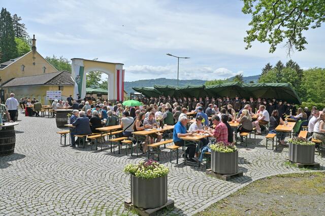 Das Jubiläum der Freiwilligen Feuerwehr feierte man mit einem großen Festakt. | Foto: OBI Gerhard Jöbstl