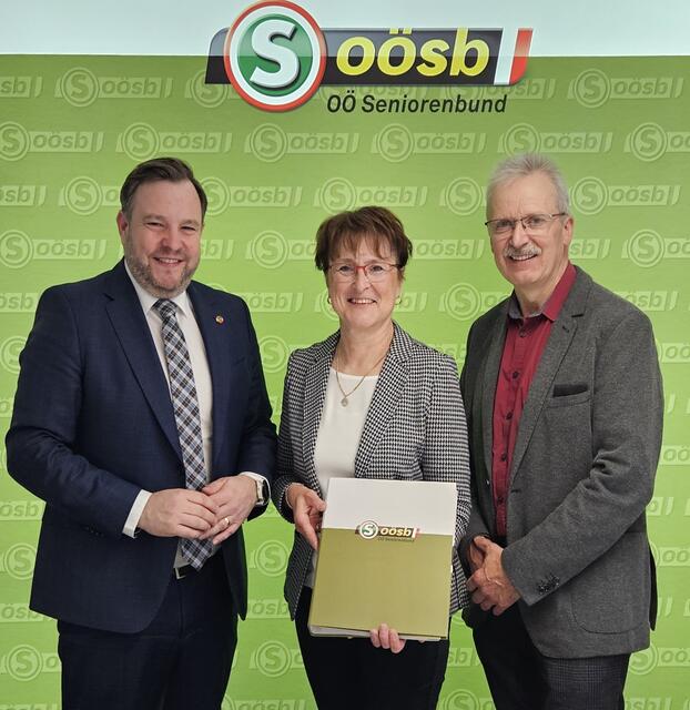 Die frisch gewählt Obfrau Eva Maria Hütemeyer und Gerhard Hütemeyer gemeinsam mit Landesgeschäftsführer Bundesrat Vizepräsident Franz Ebner | Foto: OÖ Seniorenbund