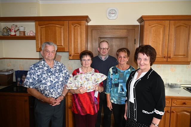 Robert &amp; Maria Leutgeb, Karl Simlinger (Pfarrgemeinderat), Melitta Binder (Tochter), Bgm. Ludmilla Etzenberger | Foto: Stadtgemeinde Gföhl