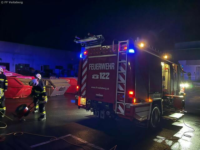 Kurz vor Mitternacht war der Einsatz der Feuerwehren beendet. | Foto: FF Voitsberg