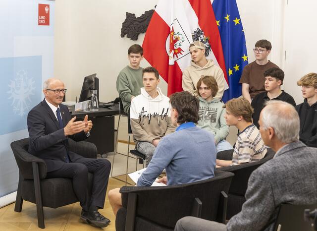 Auch die digitale Infrastruktur und der Stellenwert der Digitalisierung in der Bildung wurden besprochen. | Foto: Land Tirol/Die Fotografen