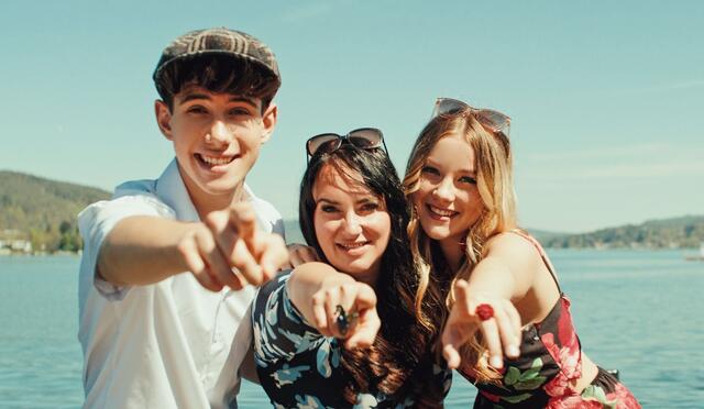 Claudia Fuchs musiziert und singt gemeinsam mit ihren Sprösslingen Nicolas und Elena. | Foto: Privat