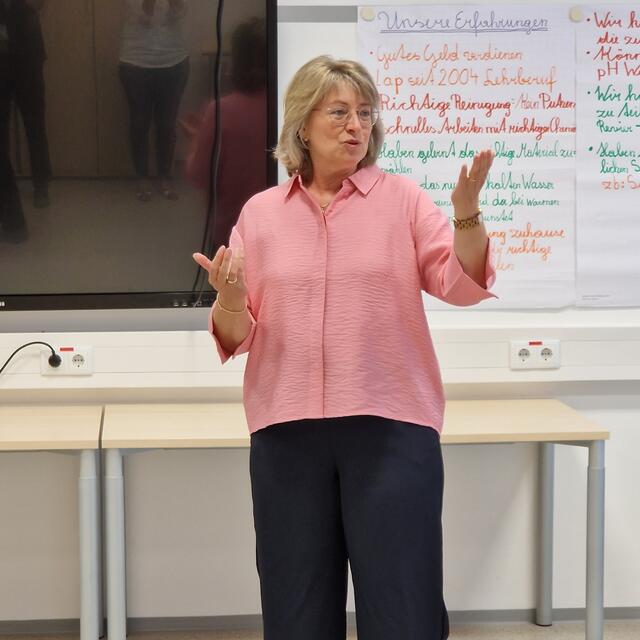 zam Leiterin Ingeborg Krainer gab einen Einblick ini das derzeitige Ausbildungsprogramm