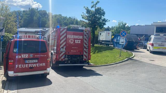 Die Einsatzkräfte am Unfallort.  | Foto: FF St.Veit/Glan