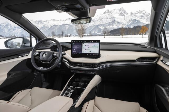 Neben kräftigeren und effizienteren Antrieben gibt’s beim neuen Modelljahr des Škoda Enyaq auch eine Software-Update. Dadurch lässt sich das Infotainmentdisplay noch intuitiver bedienen als zuvor. | Foto: Škoda