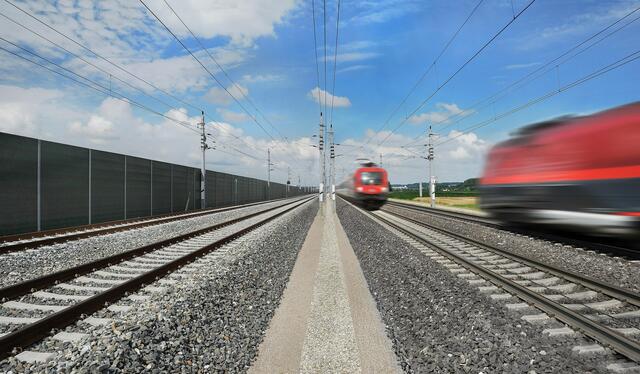 Rund 776 Millionen Euro werden von der ÖBB in den Ausbau der Westbahn zwischen Linz und Marchtrenk investiert. Der Ausbau darf nun fortgesetzt werden. | Foto: ÖBB/Robert Deopito