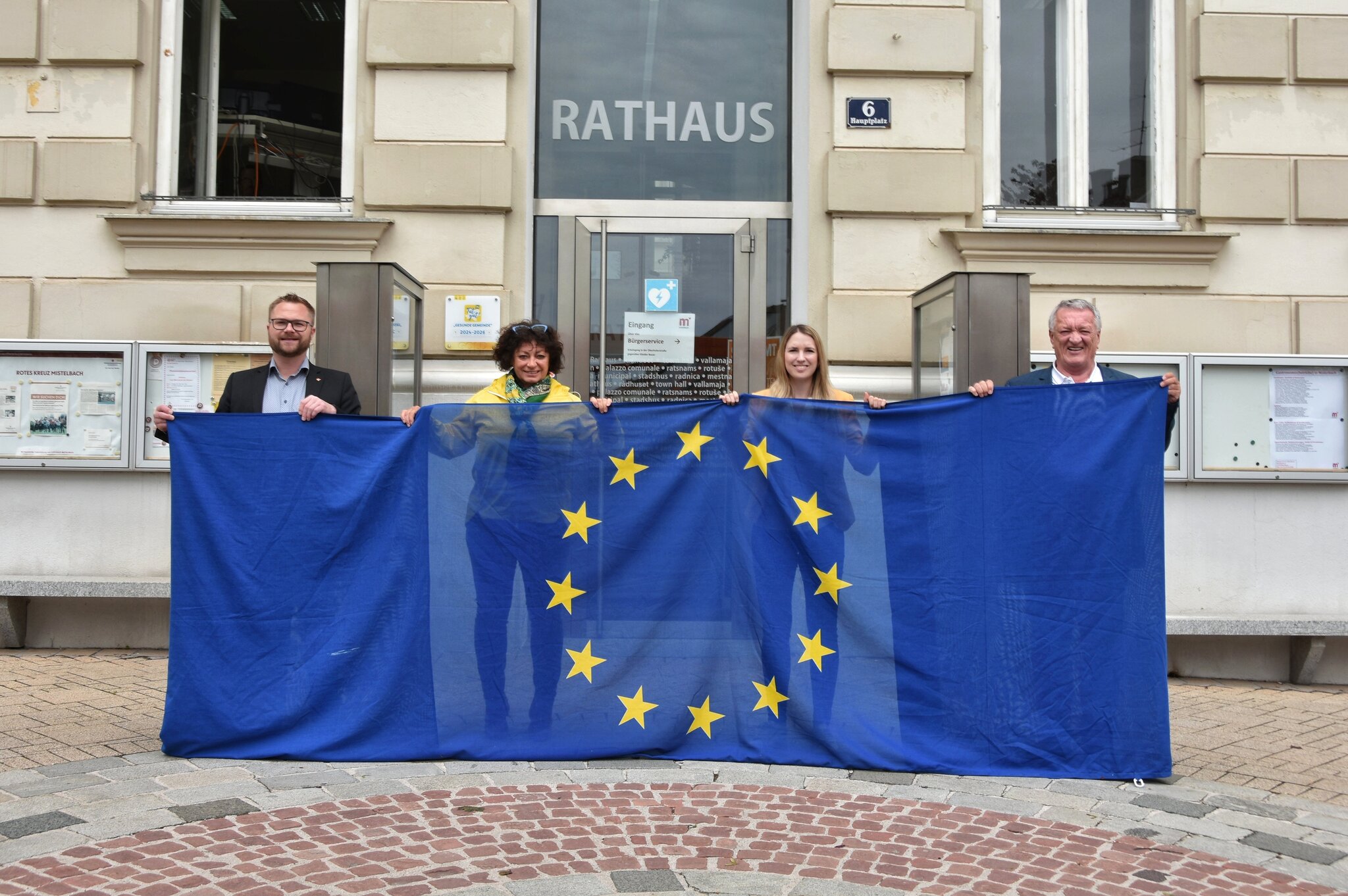 EU election 2024: European flag hoisted in Mistelbach - Mistletoe Creek