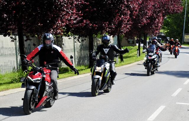 Die gemeinsame Rundfahrt gehört zur Tradition. | Foto: Hassl