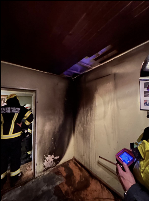 Der brennende Akku hinterließ deutliche Spuren in der Wohnung. | Foto: FF Reichraming