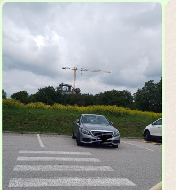 Kunstparker in St. Pölten: Eine Leserin wundert sich, ob die Bodenmarkierungen Tabu sind? | Foto: zVg.