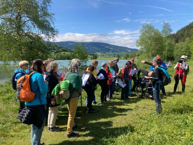 Diesmal führte die Liederwanderung nach Aigen im Ennstal, wo unter anderem am Putterersee gesungen wurde. | Foto: KK