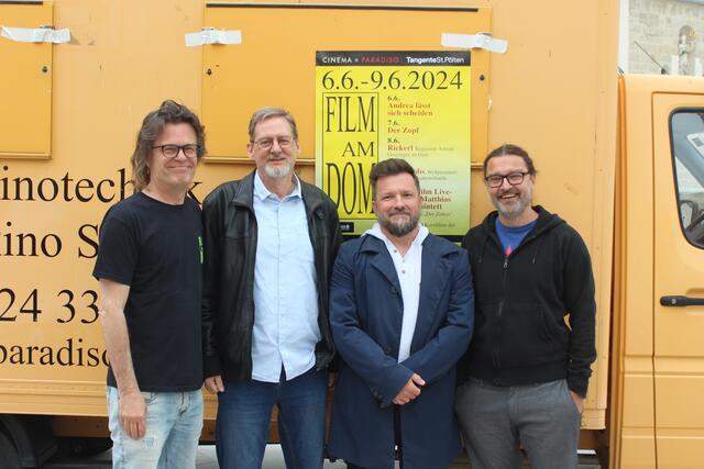 Alexander Syllaba (Geschäftsführer Cinema Paradiso), Ronald Risy (Archäologe der Stadt St. Pölten), "Nekropolis"-Regisseur Alexander Millecker und Christoph Wagner (Cinema Paradiso). | Foto: V. Huber