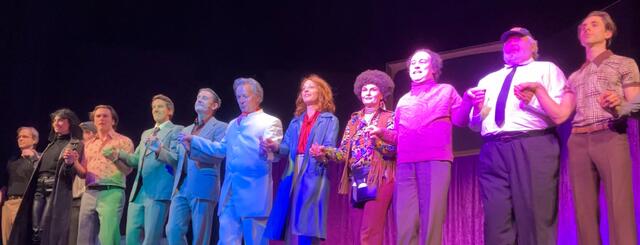 Das große Ensemble holt sich verdienten Applaus ab.  | Foto: Stockmann