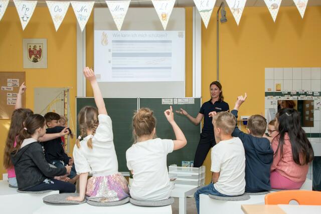 In der Volksschule Müllendorf: Experten vom Bevölkerungsschutz Burgenland informieren bei Vorträgen über Gefahren im Alltag  | Foto: Landesmedienservice