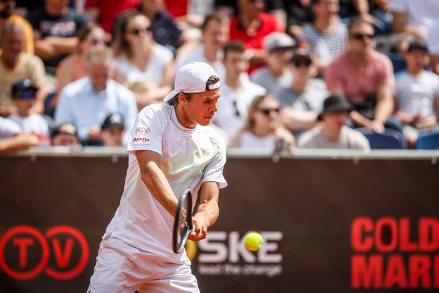 Der 18-jährige Joel Schwärzler begeisterte am Donnerstag die vielen Besucher beim Danube Upper Austrian Open. | Foto: Sportmediapics.com/Manfred Binder