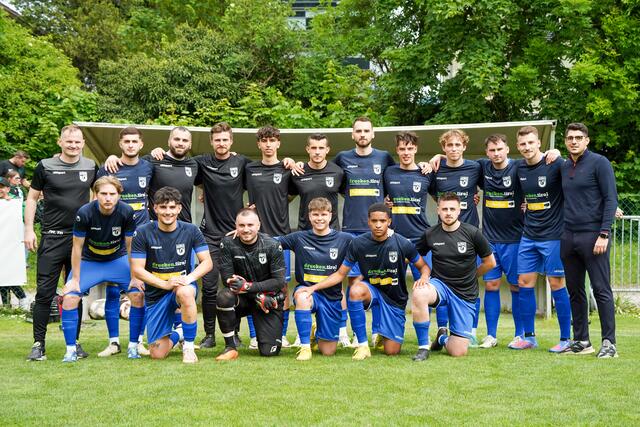 Mannschaftsfoto vor dem Stadtderby gegen den FC Wacker Innsbruck: die Generali Union Innsbruck auf der Fenner. | Foto: Fabio Hell